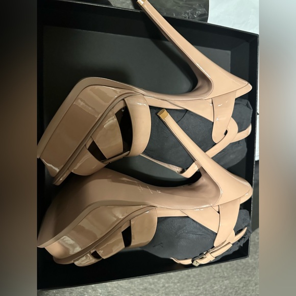 SAINT LAURENT TRIBUTE PLATFORM SANDALS IN PATENT LEATHER - Picture 8 of 11